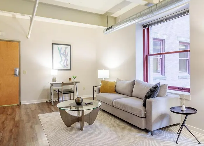 Landing - Modern With Amazing Amenities Apartment